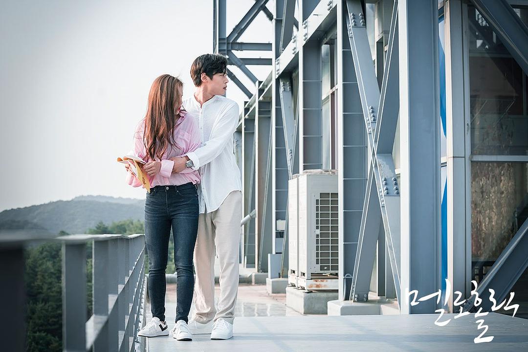 《沉迷爱情》海报第45张图片