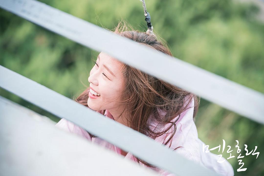 《沉迷爱情》海报第32张图片