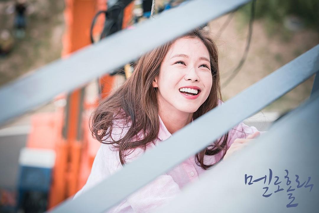 《沉迷爱情》海报第12张图片