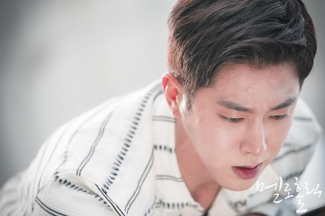 《沉迷爱情》海报第27张图片