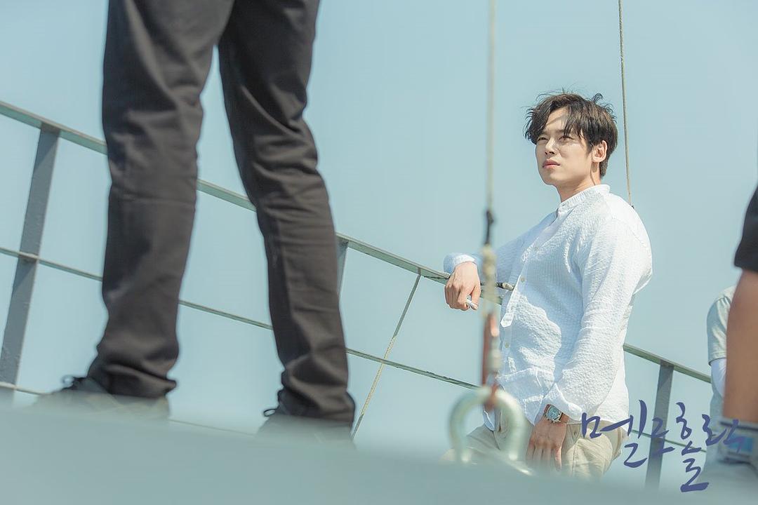 《沉迷爱情》海报第25张图片