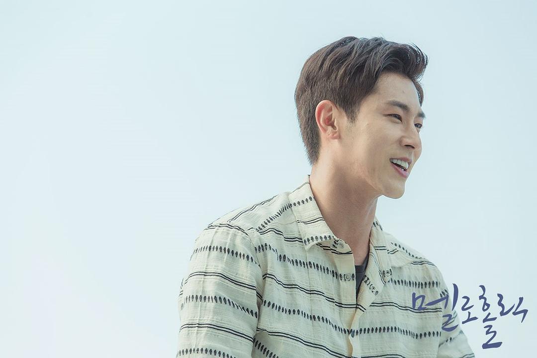 《沉迷爱情》海报第24张图片