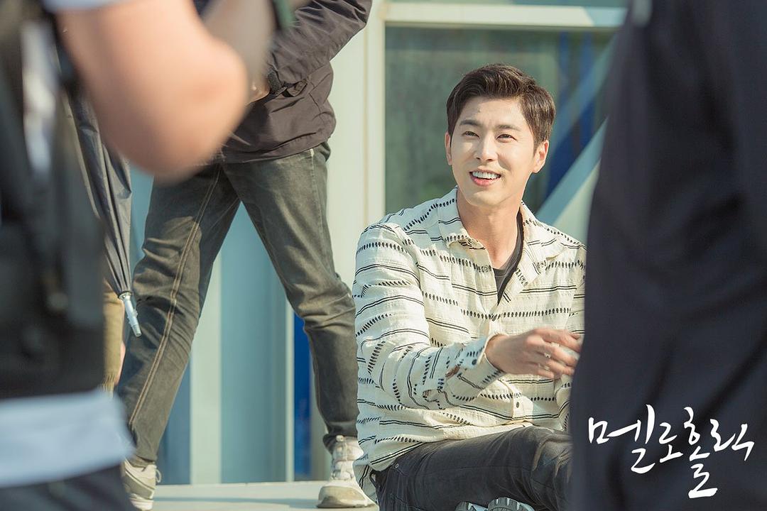 《沉迷爱情》海报第23张图片