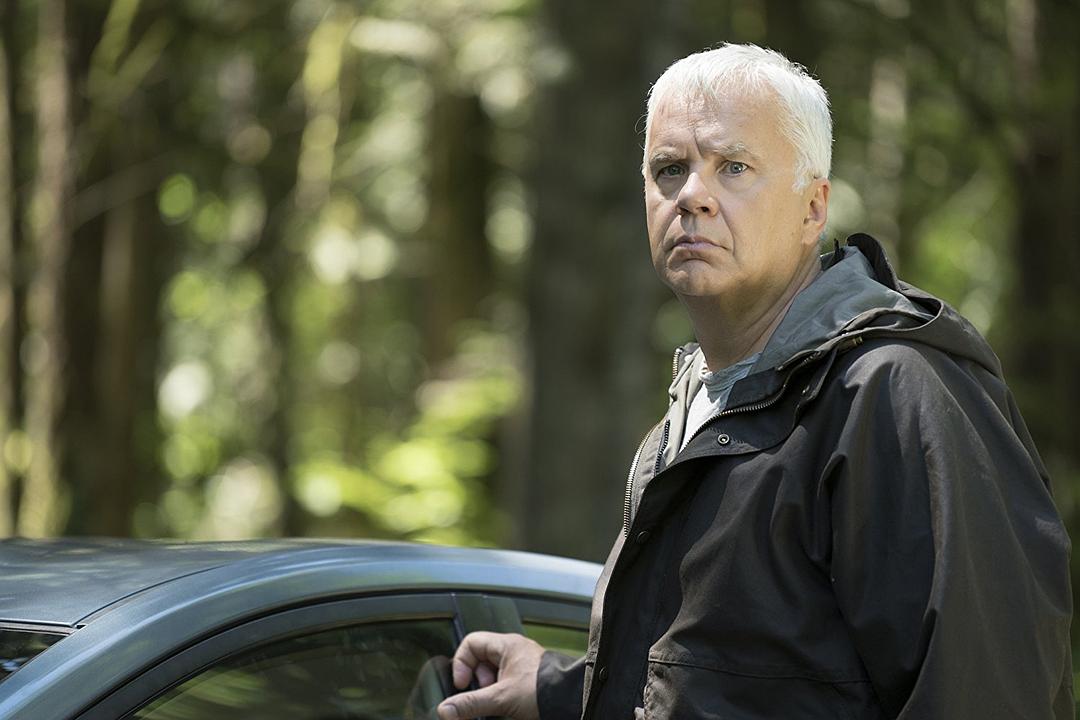 《此时此地》海报