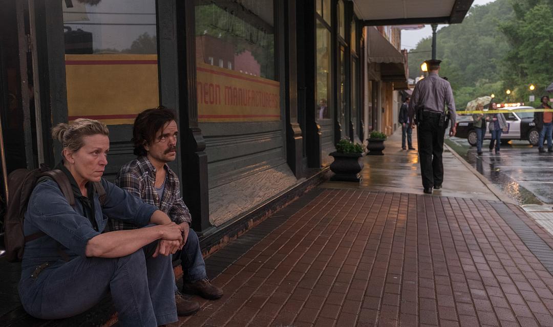 《三块广告牌》海报