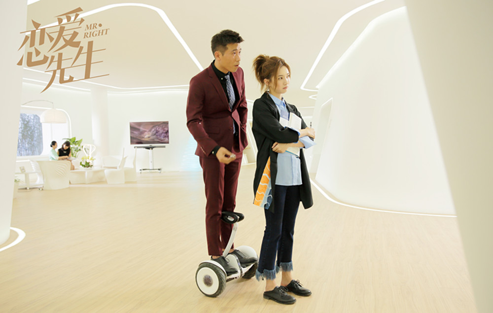 江疏影李乃文诊所交谈