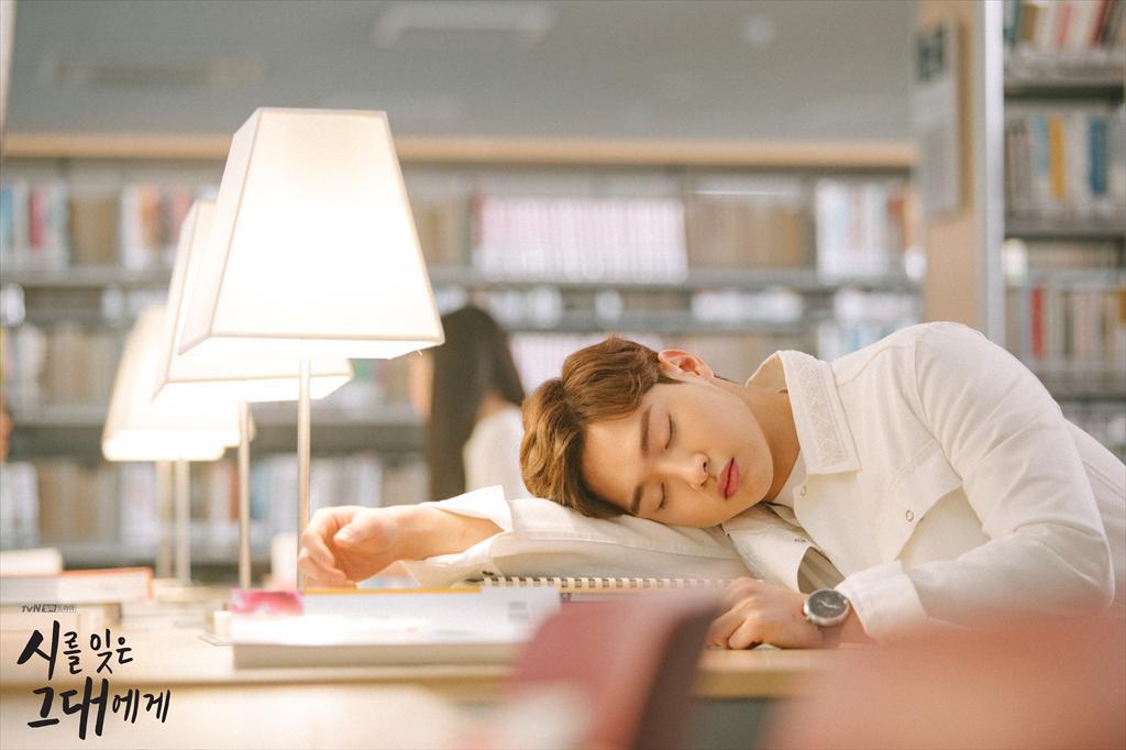 《致忘了诗的你》剧照第26张图片