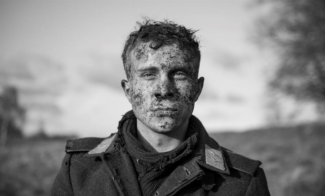 《冒牌上尉》海报