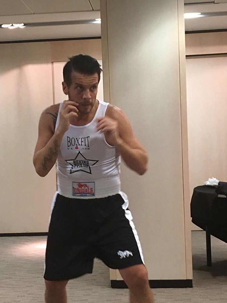 《眼镜蛇第一季》海报第13张图片