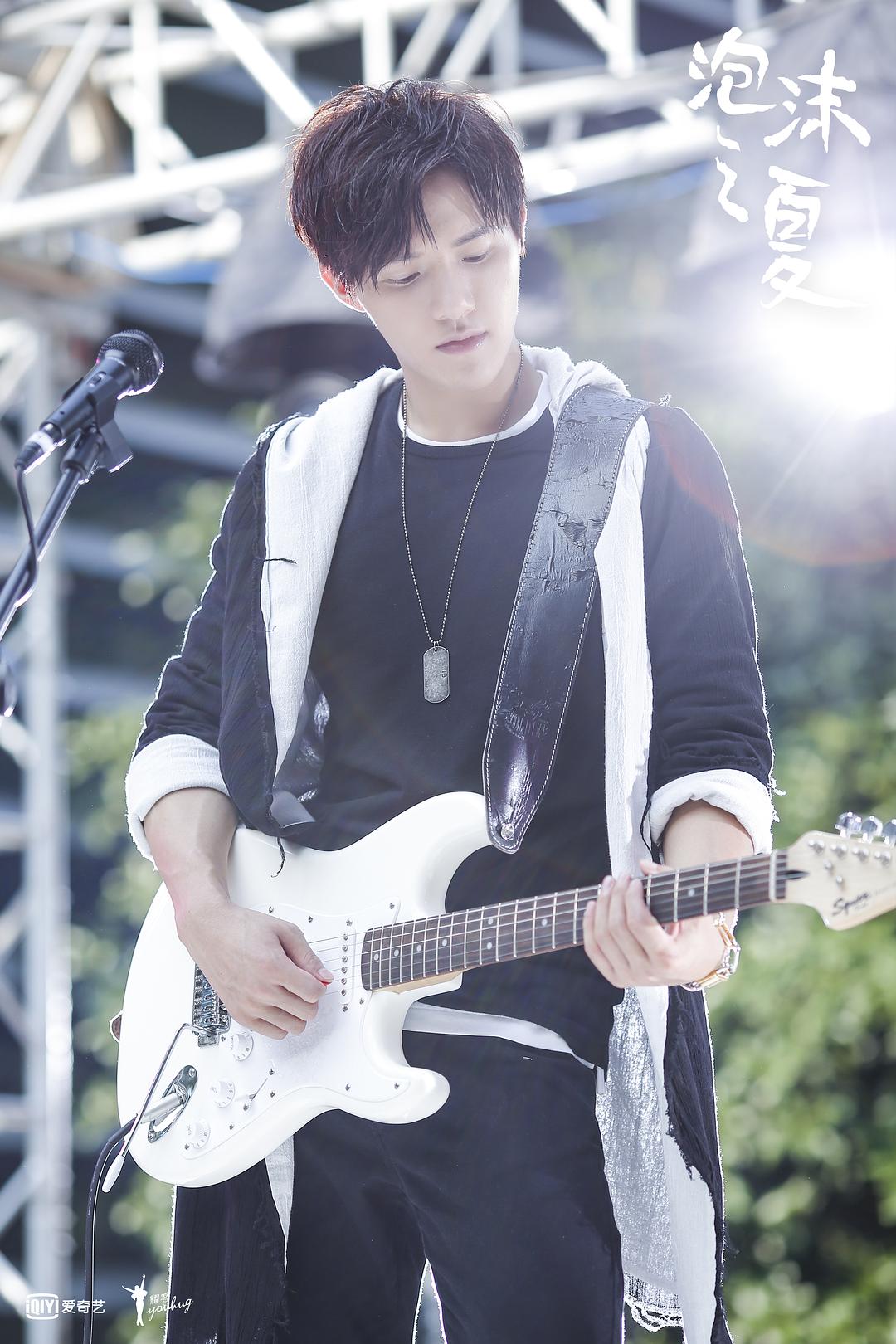 《泡沫之夏》海报第33张图片