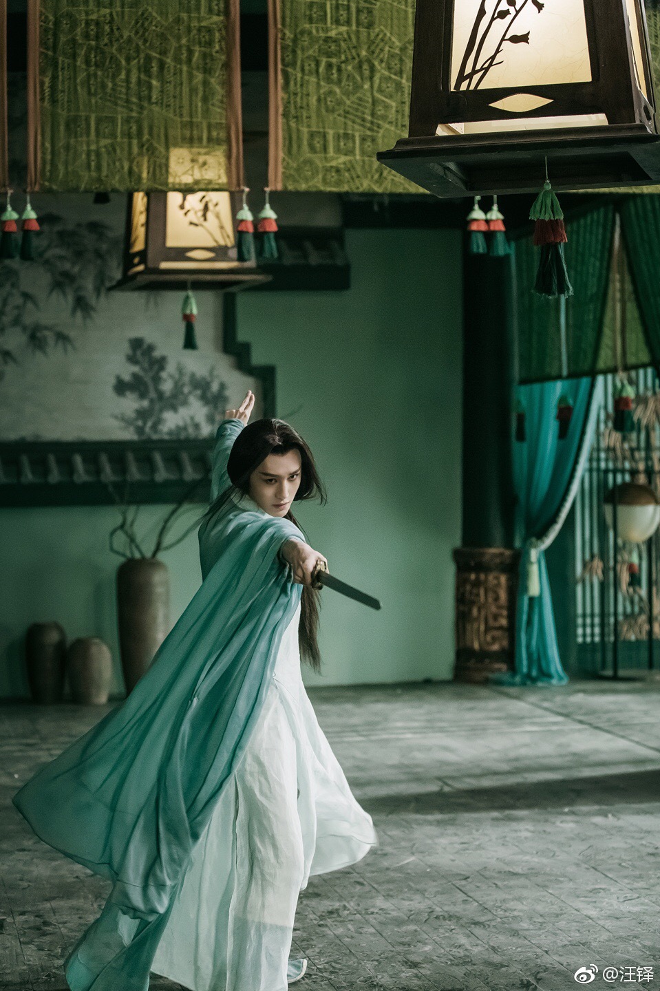 《媚者无疆》剧照第24张图片