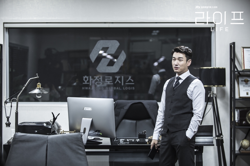 《Life》海报第40张图片