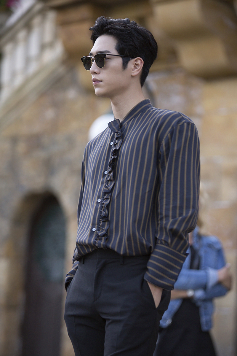 《你也是人类吗?》海报第17张图片