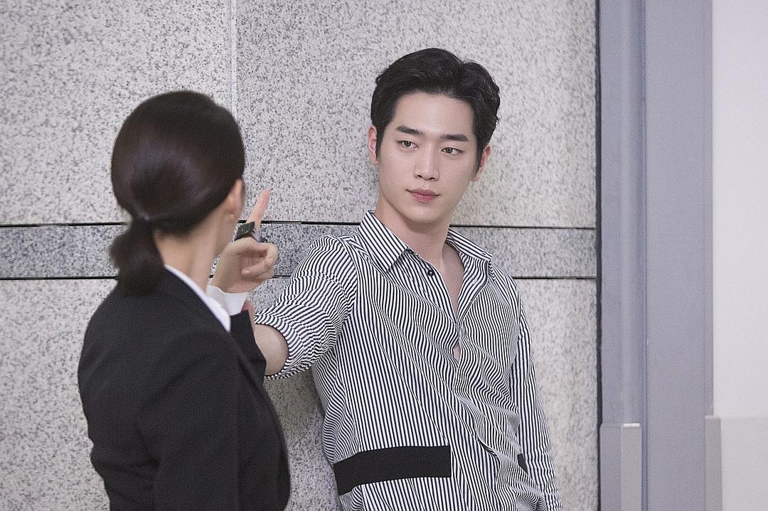 《你也是人类吗?》海报第47张图片