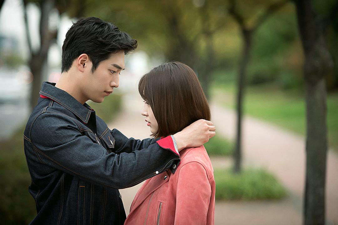 《你也是人类吗?》海报第12张图片