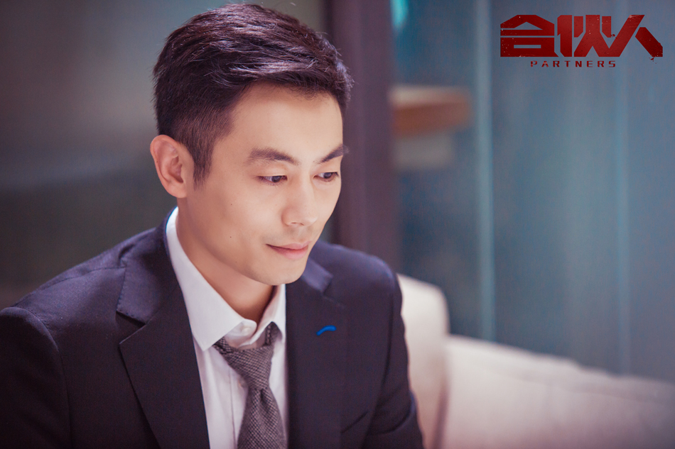 古东青陷入沉思