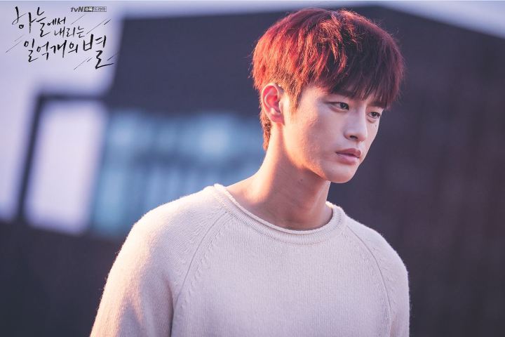 《从天而降的一亿颗星星》剧照第52张图片