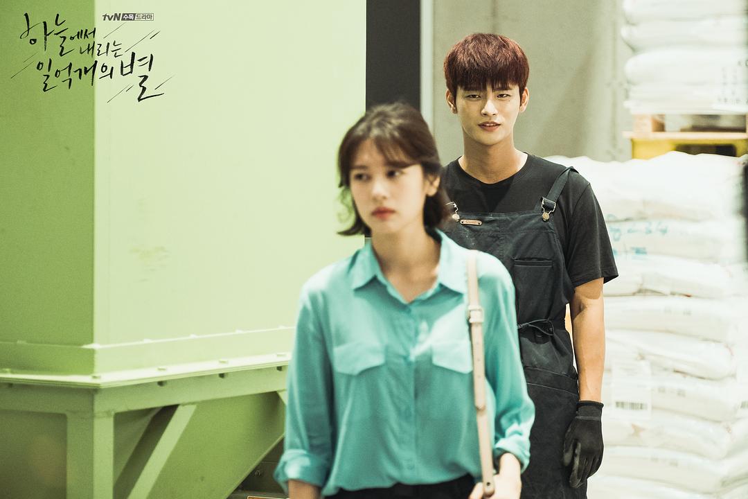 《从天而降的一亿颗星星》剧照第50张图片