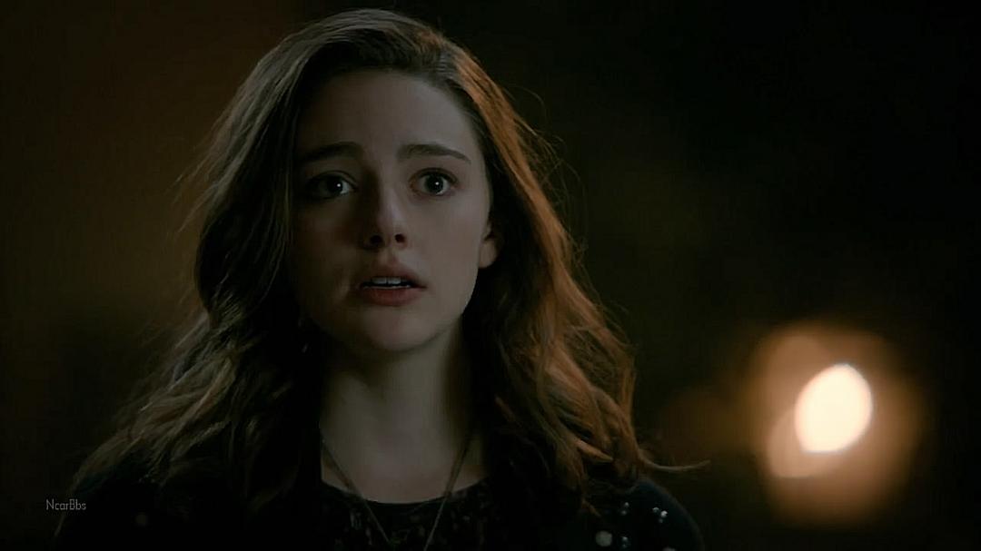 《初代吸血鬼第五季》海报第37张图片