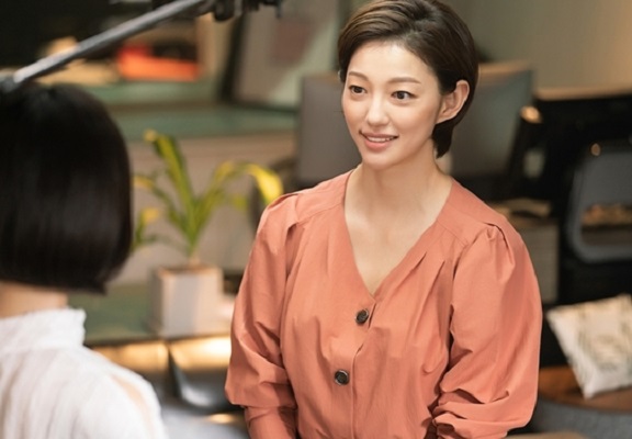 李伊(飾陳宥英)