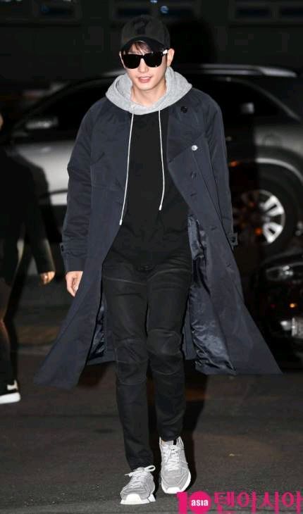 2018年10月2日杀青...