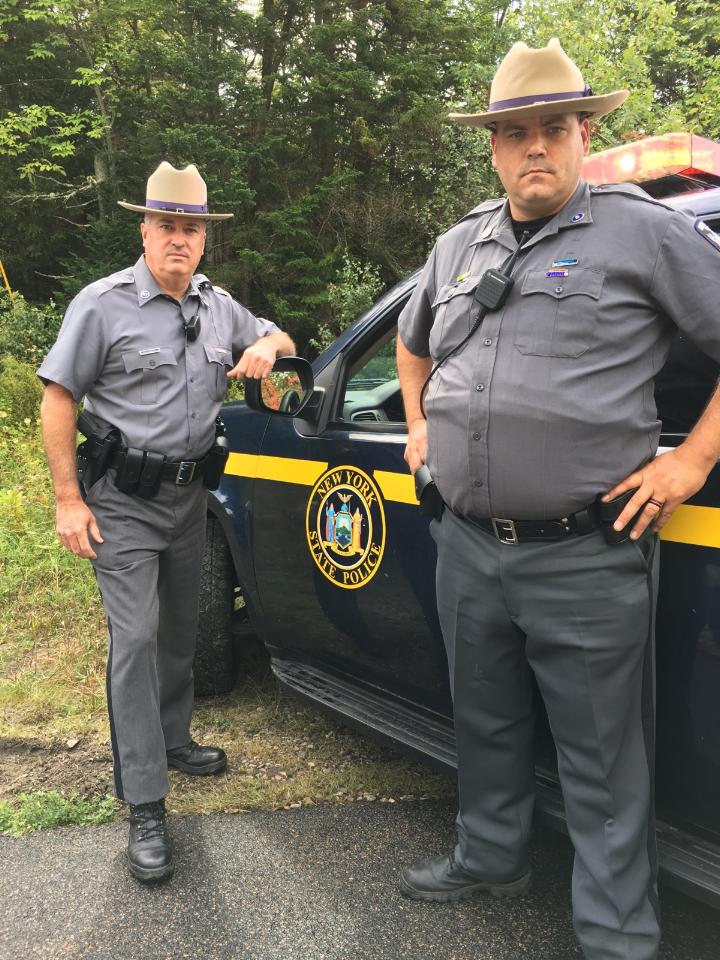 《逃离丹尼莫拉》剧照第27张图片