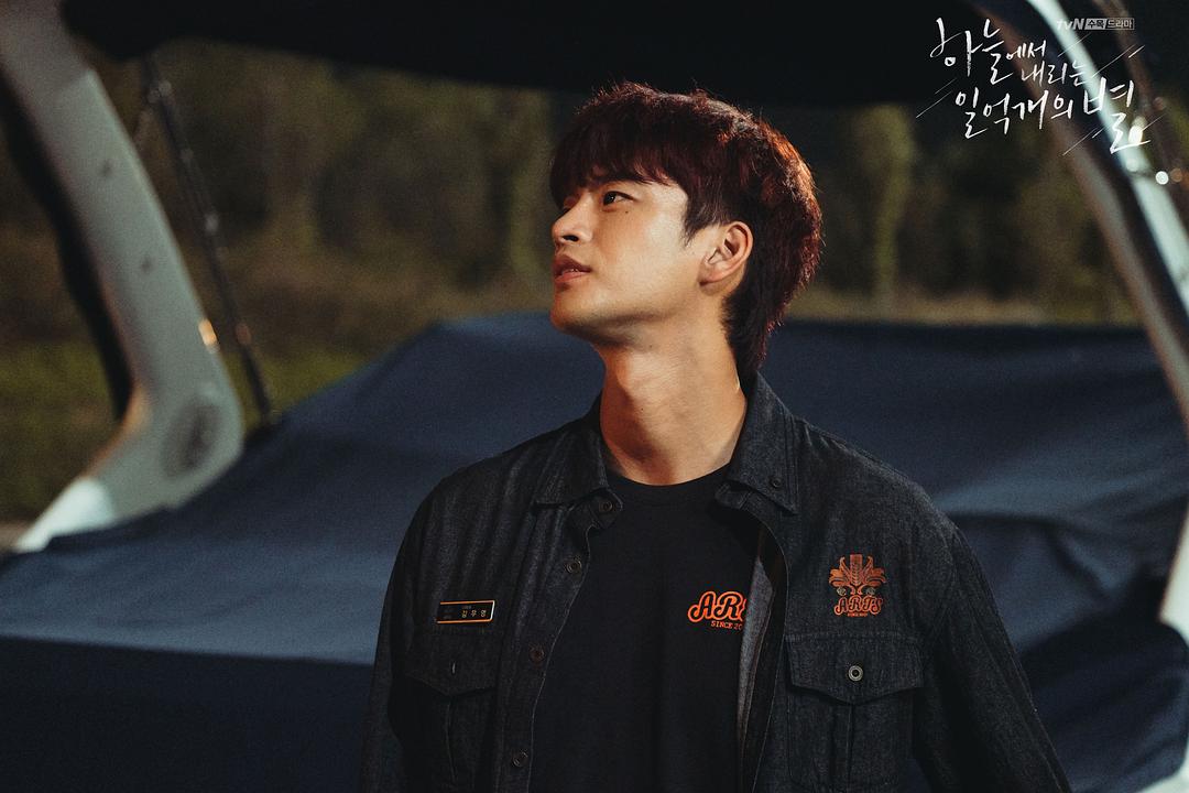 《从天而降的一亿颗星星》剧照第19张图片