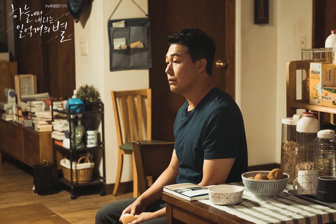 《从天而降的一亿颗星星》剧照第60张图片