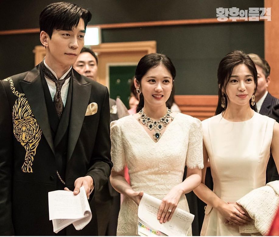 《皇后的品格》剧照第11张图片