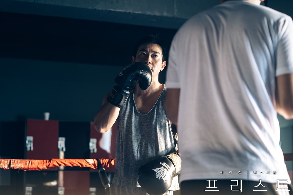 《司祭》海报第2张图片