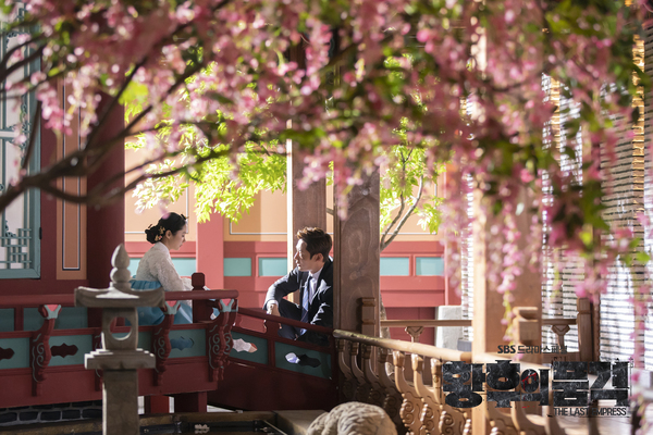 《皇后的品格》剧照第23张图片