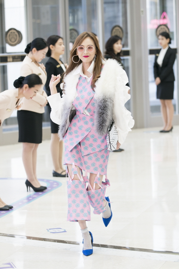 《皇后的品格》剧照第33张图片