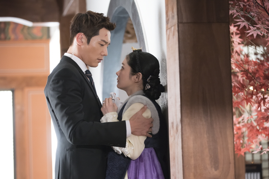 《皇后的品格》剧照第14张图片