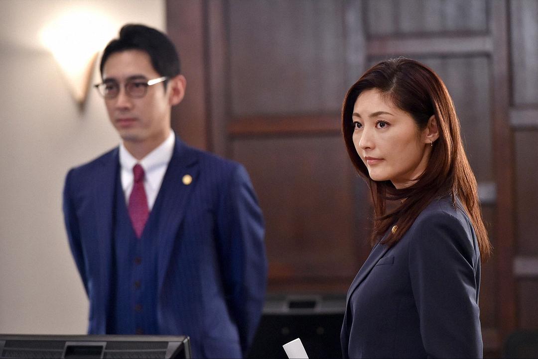 《傲骨贤妻》剧照第16张图片