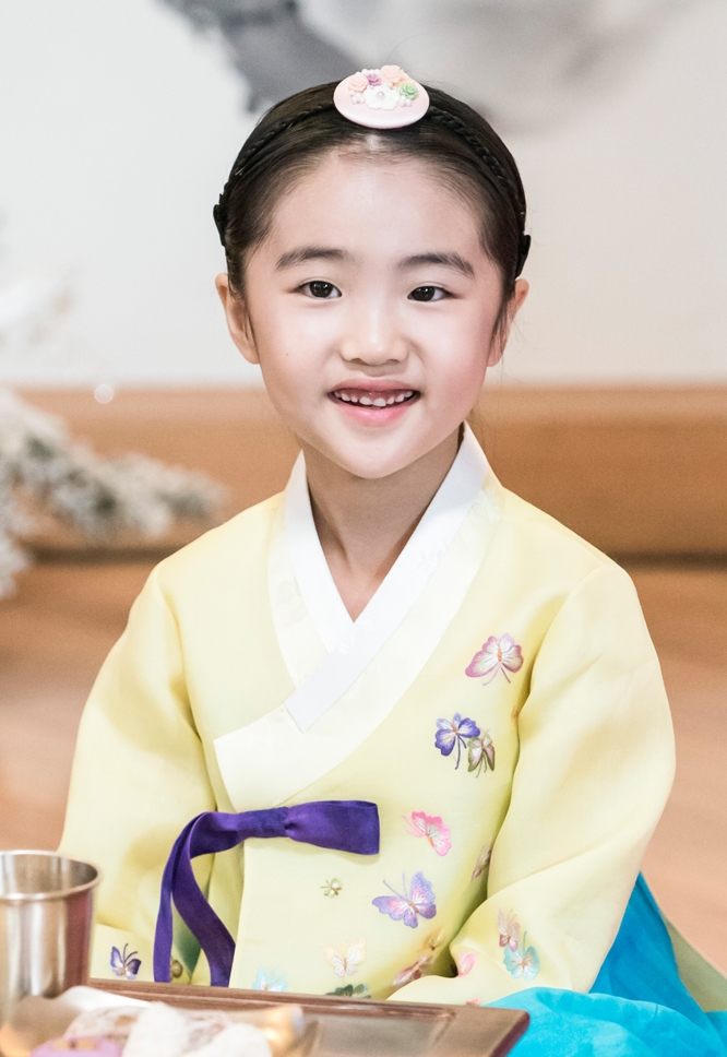 《皇后的品格》剧照第54张图片