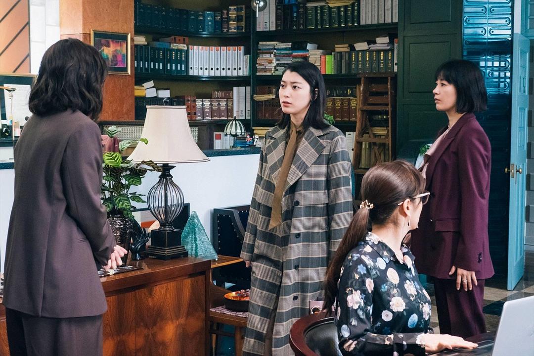 《丑闻专门律师》剧照第15张图片