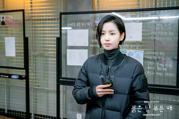 《赤月青日》剧照