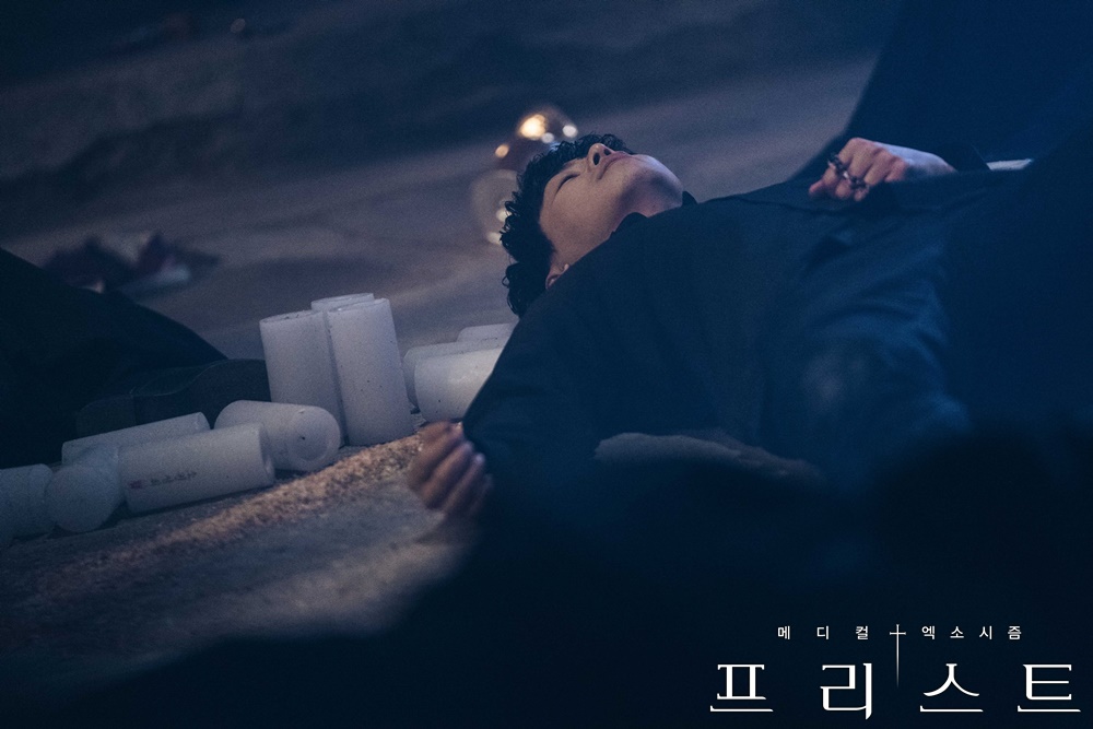 《司祭》海报第58张图片