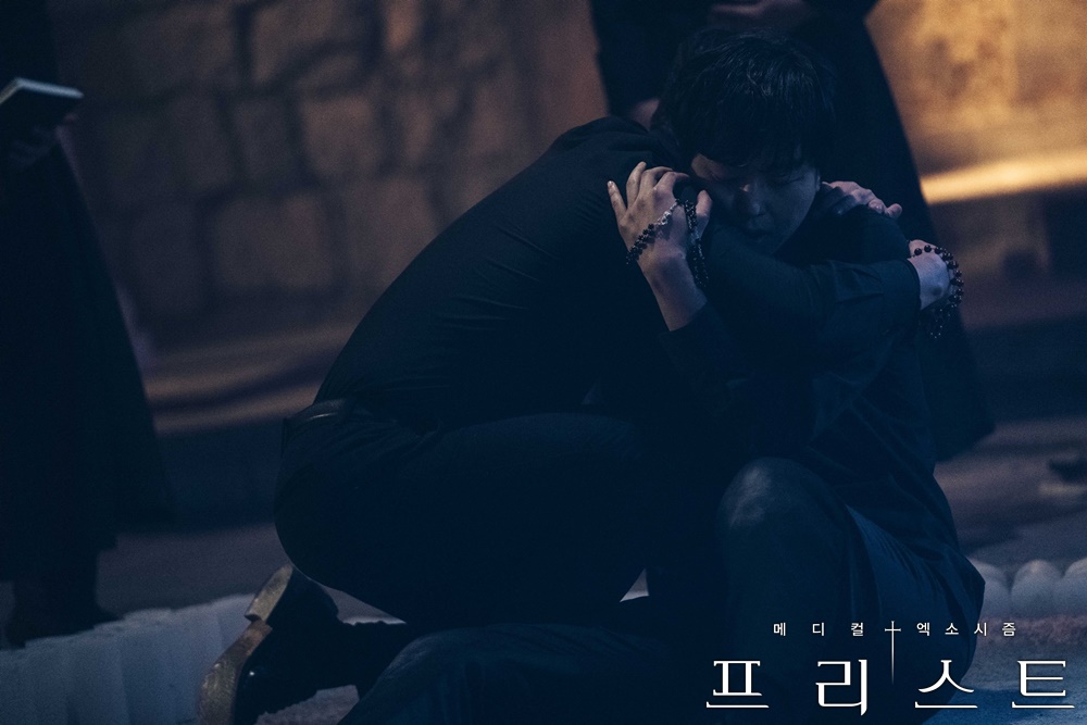 《司祭》海报第55张图片