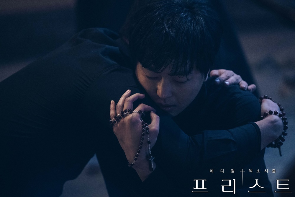 《司祭》海报第53张图片