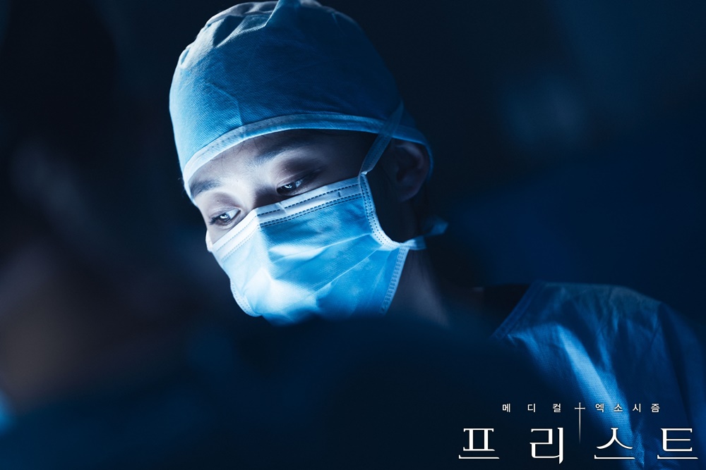 《司祭》海报第44张图片