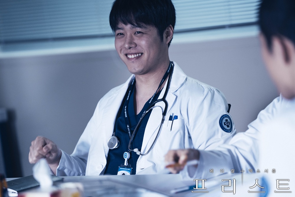 《司祭》海报第30张图片