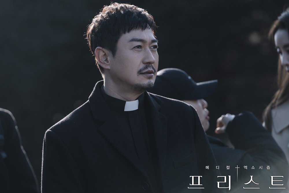 《司祭》海报第7张图片