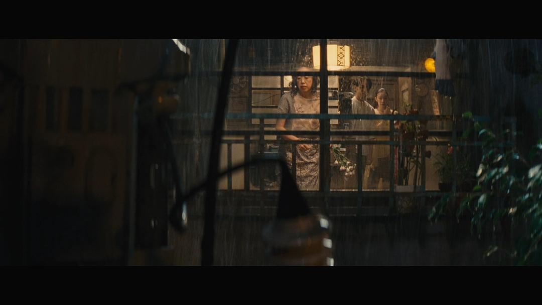 在雨夜拜访死者的居所