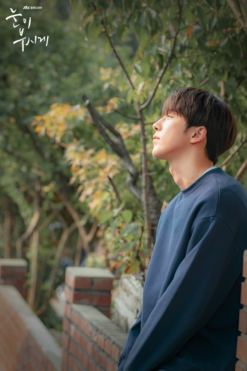 《耀眼》剧照第19张图片