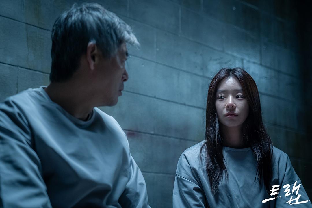 《圈套》海报第30张图片