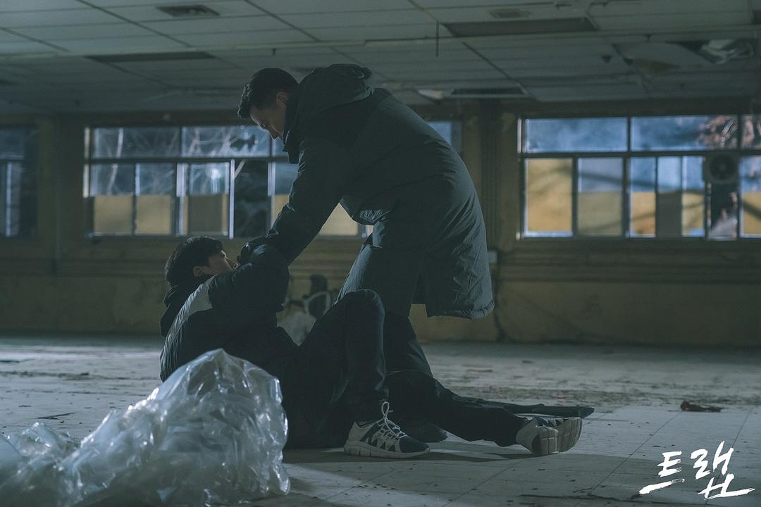 《圈套》海报第16张图片