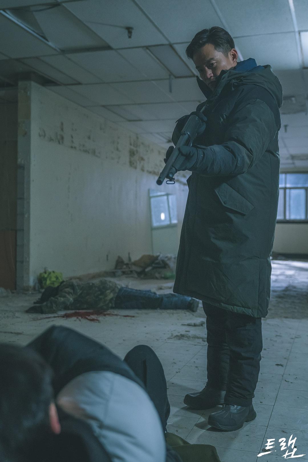 《圈套》海报第11张图片