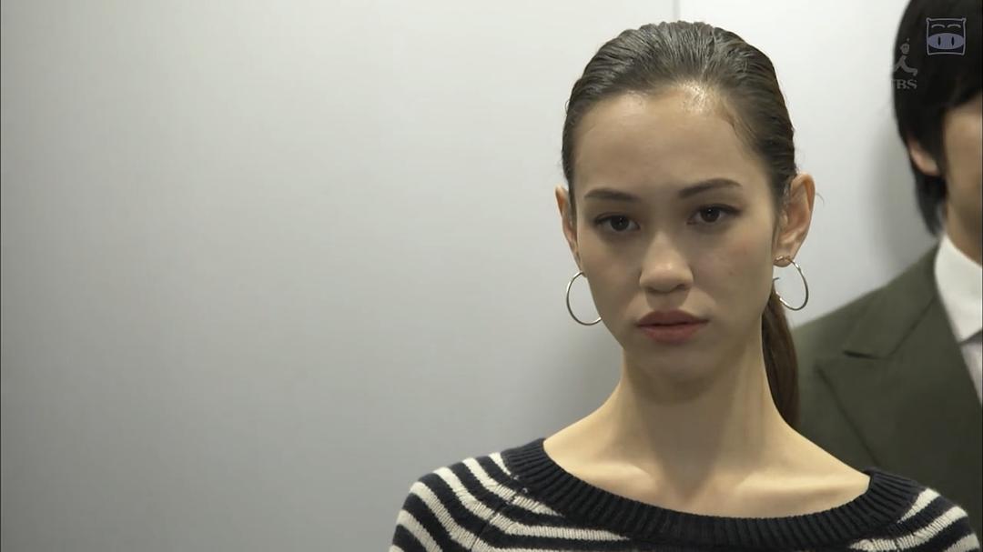 《傲骨贤妻》剧照第34张图片