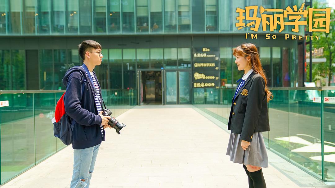 宋诗瑶与黄征宇对视